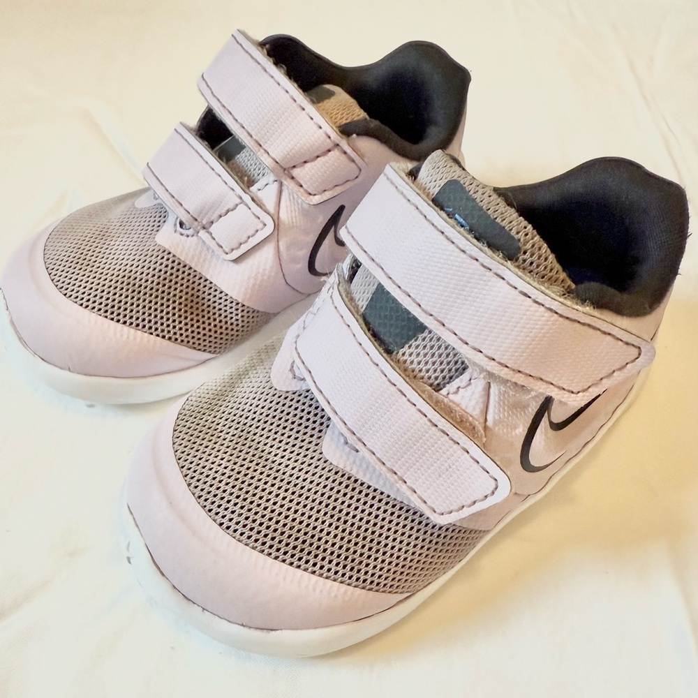 Nike Toddler Sneakers Size 5